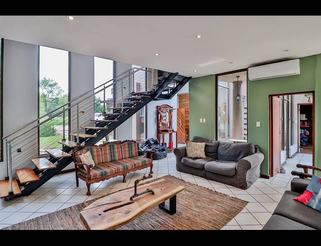 6 BEDROOM HOUSE SOLD IN LEEUWFONTEIN ESTATE